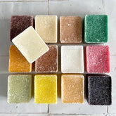 Kleurrijke vierkante zepen van Gold Blossom met lange levensduur en patchouli geur